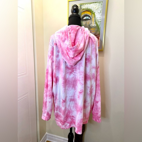 🆕Bratz tiedye hoodie, multicolor graphic design, kangaroo pouch,hood ties NWOT - Picture 6 of 9